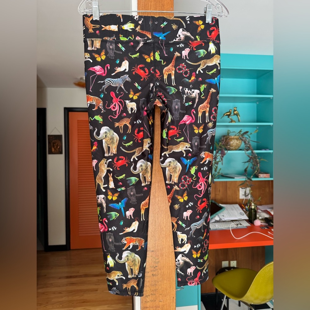 Terez Animal Print Capri Leggings - Picture 3 of 3
